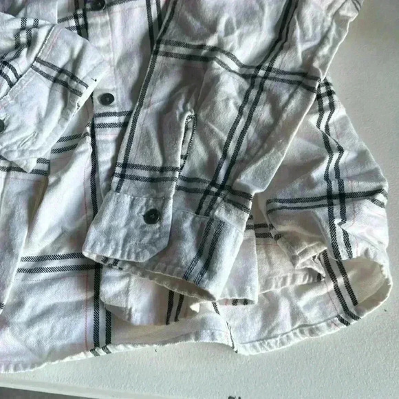 Roxy - Picture 2 of 3